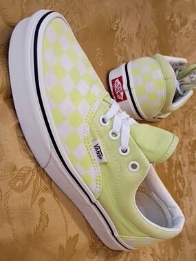 Vans Lime / White Checkerboard Low Top Sneakers Women's 7.5 Men's 6.O